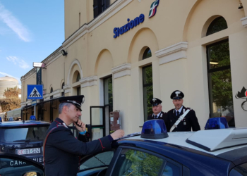 Giovani e rumene, adescavano anziani nel parcheggio della stazione