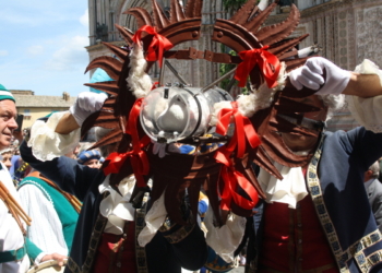 Chiuso alla grande il weekend di eventi. Olmo si aggiudica il “Palio della Palombella”, Stella “Migliore Infiorata”