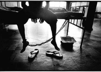 “Da vicino nessuno è normale: lo spirito di Basaglia a quarant’anni dalla 180″