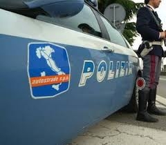 Sotto la gonna … sette cellulari. Denunciata cinquantenne rumena