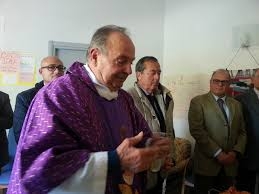 La saggezza di un adulto nel cuore di un bambino: Don Augusto festeggia i 50 anni di sacerdozio
