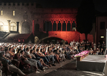 A Caprarola entra nel vivo il Festival Di Voci e di Suoni con il Canzoniere Grecanico Salentino