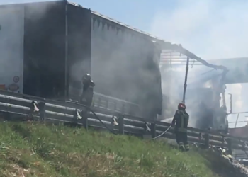 Tir in fiamme sull’A1 all’altezza di Orvieto, miracolosamente illeso il conducente