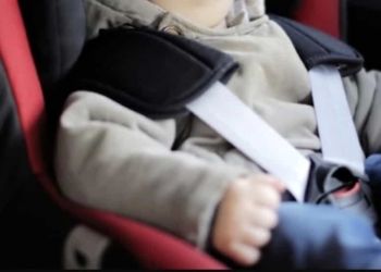 Mai più bambini dimenticati in auto, passa alla Camera la proposta di Fratelli d’Italia