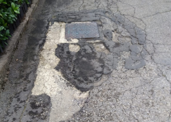 Buche e rigonfiamenti sull’asfalto, automobilisti e pedoni a rischio. Sacripanti incalza il sindaco