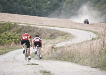 Pedalando tra vigne e campi di grano: La Carrareccia, un’epoca che non passa mai