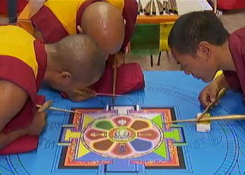 I monaci tibetani donano alla città il Mandala della Pace