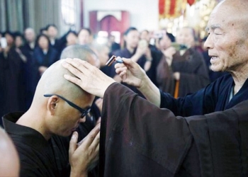 Giovane milionario cinese cambia vita e si fa monaco buddista