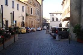 Terminati i lavori di ripristino, riapre al traffico Piazza Ranieri