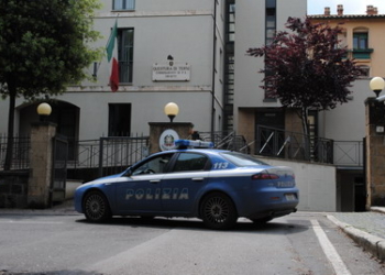 Dununciate dalla Polizia due rumene: una faceva la spesa gratis, l’altra teneva d’occhio le macchine al parcheggione