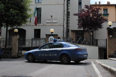 Dununciate dalla Polizia due rumene: una faceva la spesa gratis, l’altra teneva d’occhio le macchine al parcheggione