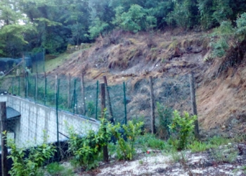 Smottamento del terreno, la denuncia di un cittadino: “Ho paura per la mia incolumità”
