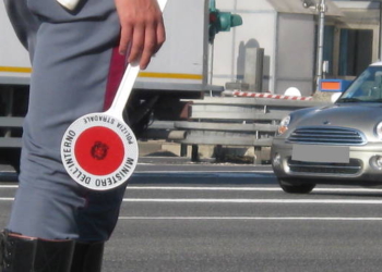 Agenti della Polstrada si travestono e incastrano i Bonnie e Clyde degli Autogrill