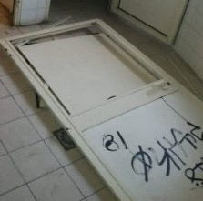 Vandali di Natale, devastati i bagni pubblici