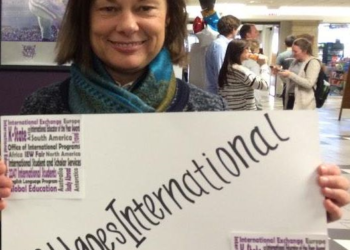 Dodici anni di Kansas University a Orvieto, il Csco consegna una targa  alla docente Lynn Ewanow