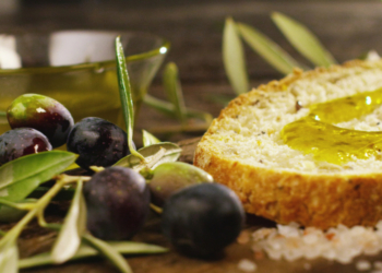 “Non basta dire olio: come assaggiare l’olio extravergine di oliva”, ospite l’agronomo Bruno Cirica