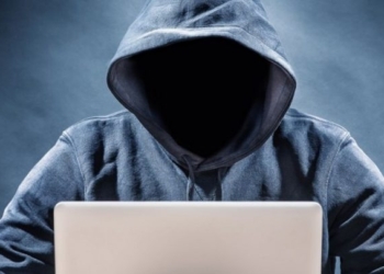 La truffa corre su Internet, acquista una macchinetta fotografica ma la merce non gli arriva