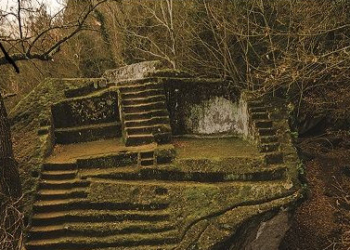 Il grande enigma nascosto nei boschi della Tuscia