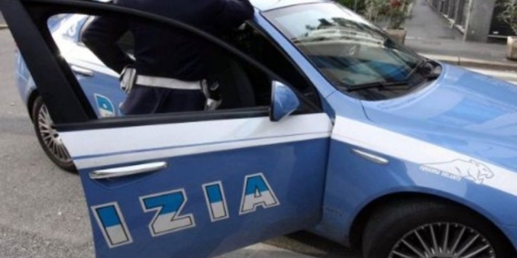Reati contro il patrimonio, giovani rumene allontanate dalla Polizia di Stato