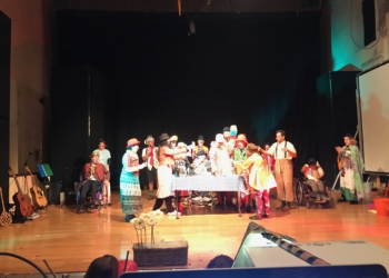 Parole, ricordi e performance: Amleto in Viaggio apre la nuova stagione