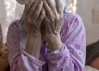 Botte, vessazioni psicologiche e minacce, la madre trova la forza di denunciare il figlio. Arrestato 35enne