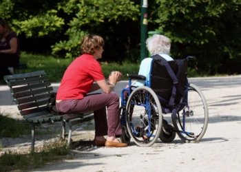 “Badanti fantasma”, individuate dalla Guardia di Finanza 20 collaboratrici domestiche sconosciute al Fisco. Oltre 1 mln di euro di redditi non dichiarati