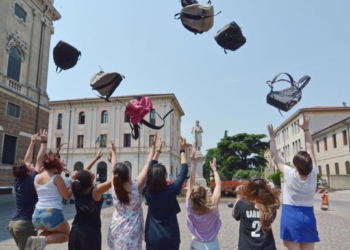 Sabato libero, alcuni genitori: “Priva di buonsenso la decisione di rimandare di un anno l’adozione della settimana corta”