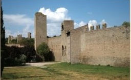 Le Mura Urbiche: Scudi di pietra nella Tuscia Medievale