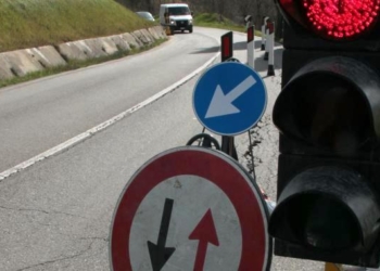Tre sensi unici alternati per lavori di ripavimentazione su strade provinciali