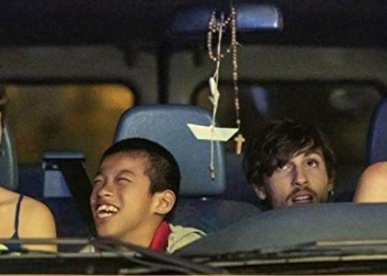 Solo cose belle o di quel mondo altro dietro la porta socchiusa