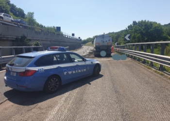 Incidente in un cantiere di lavoro lungo l’A1, muore operaio travolto da un mezzo