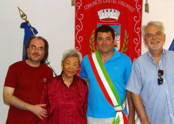 Il sindaco Longaroni riceve i musicisti orientali dei corsi di perfezionamento