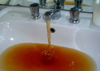 Acqua marrone dai rubinetti, Tardani: “Sono stati effettuati lavaggi frequenti sulla rete”