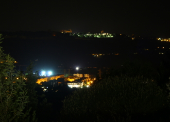 La Rupe di Orvieto al buio, lo scoppio di due tombini manda in tilt il sistema elettrico. Balck out risolto in mattinata