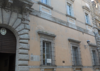 Ispezione del cornicione di Palazzo Crispo Marsciano in Piazza Marconi