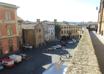 Piazza del Popolo, tornano la vernice blu e le macchine. Dal 21 ottobre si ricambia di nuovo