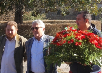 Agenti uccisi a Trieste, la Cgil depone corona di fiori al Monumento ai Caduti in Piazza Cahen