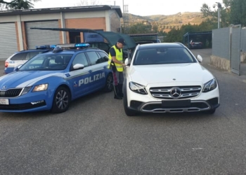 La Polizia Stradale denuncia due bulgari per riciclaggio di macchina