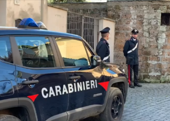 Tragedia nel quartiere medievale della Rupe, uccide moglie e figlia poi si suicida