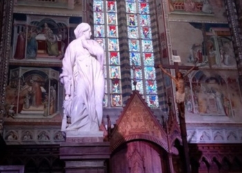 UniTre, visita guidata per conoscere meglio le Statue degli Apostoli