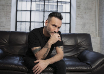 NEK, iniziato al Teatro Mancinelli l’allestimento del concerto del 6 novembre per il tour europeo “Il mio gioco preferito”