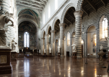 Le Statue degli Apostoli e dei Santi Protettori della Città dopo due secoli ritornano in Duomo