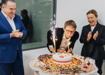 Susanna Tamaro si ritira dalla vita pubblica: “Non per disgusto del mondo. Ma continuerò a scrivere”. Gli inizi, i successi, gli angoli bui nella vita dell’autrice di “Và dove ti porta il cuore”