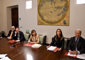 La giunta regionale approva riduzione direttori e dirigenti