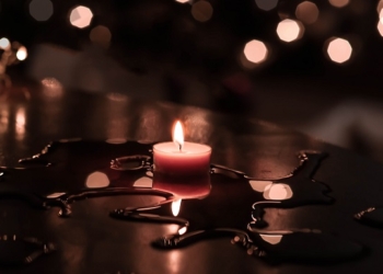 Candeluminaria per l’Immacolata, i desideri dei bambini illuminano il quartiere medievale