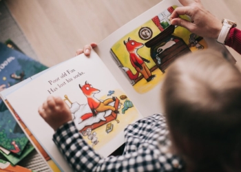 Consegna del primo Koob-i ai bambini con “l Lettori Portatili”