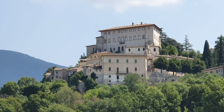 Cammino dei Borghi Silenti, primo giorno. Quando Mogol suggerì il nome di questo tratto di percorso: “Verso la valle incantata”