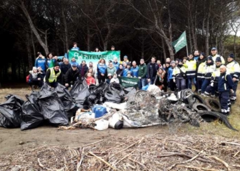 “Il mare d’inverno” Fare verde ha pulito le spiagge italiane. A Tarquinia rinvenuti un motorino e un triciclo a Tarquinia