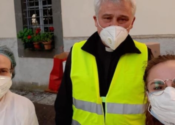 Coronavirus, l’elemosiniere di Papa Francesco fa visita alle suore di Porano