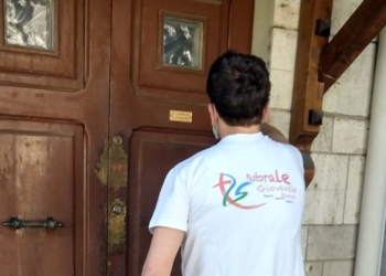 I finanzieri fanno la spesa per chi è in difficoltà